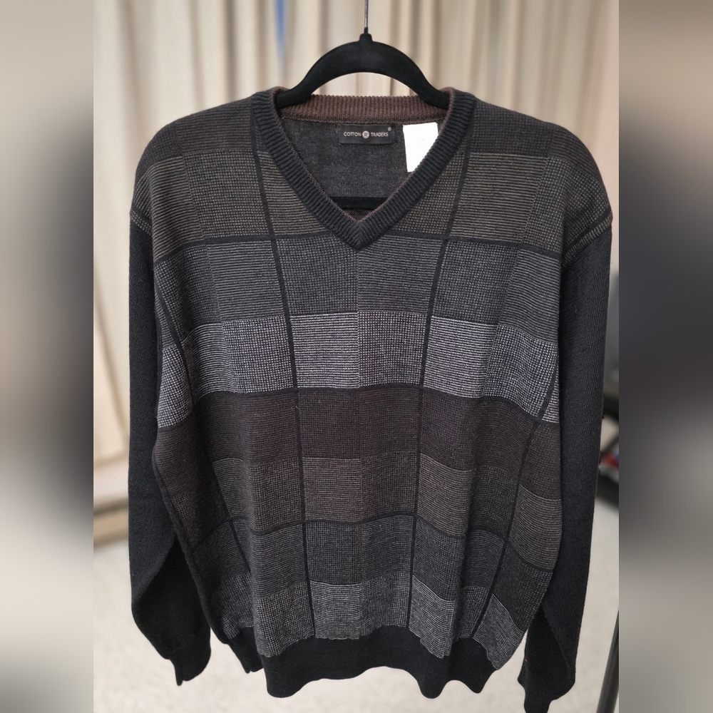 Elegant V-Neck Sweater in Black and Gray